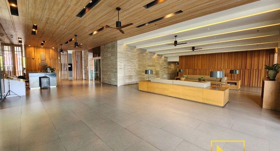 For rent 4 bedrooms condo in Yan Nawa, Bangkok