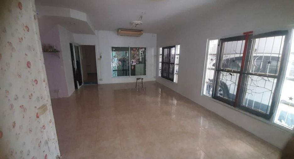 Reihenhaus zum Kauf mit 3 Zimmer in Lam Luk Ka, Pathum Thani