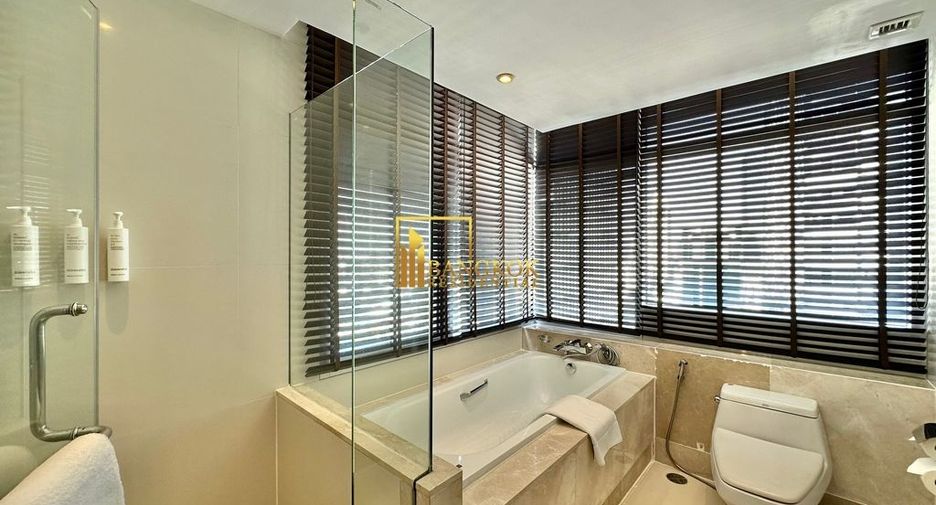 À louer 2 chambres appartement avec services à Sathon, Bangkok