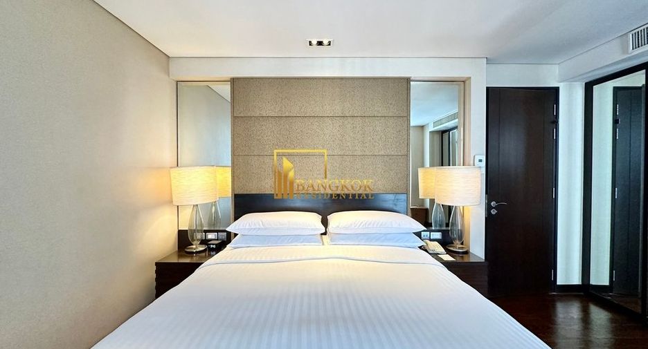 À louer 2 chambres appartement avec services à Sathon, Bangkok