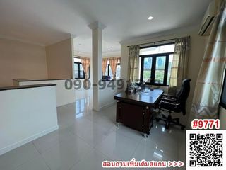 For rent 3 bed house in Ratchathewi, Bangkok