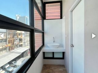 For rent studio condo in Pom Prap Sattru Phai, Bangkok