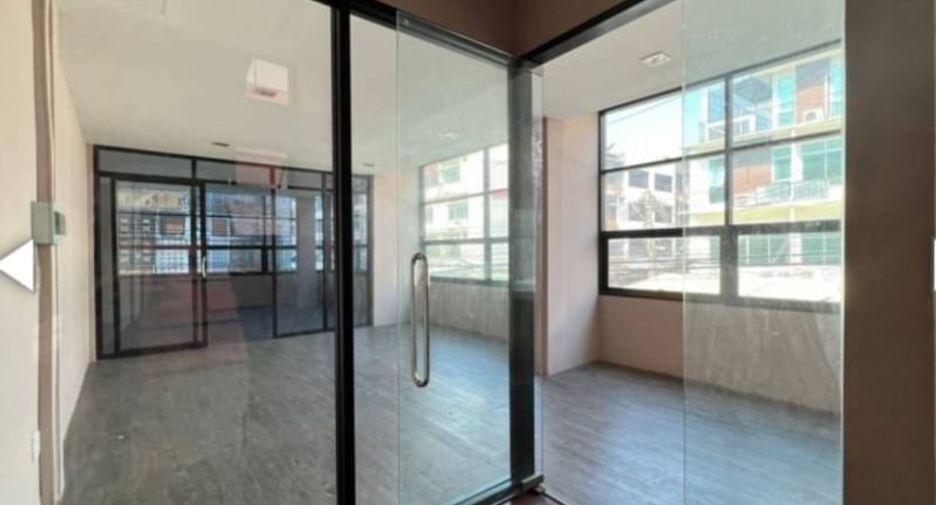 Wohnung zur Miete mit Studio in Pom Prap Sattru Phai, Bangkok