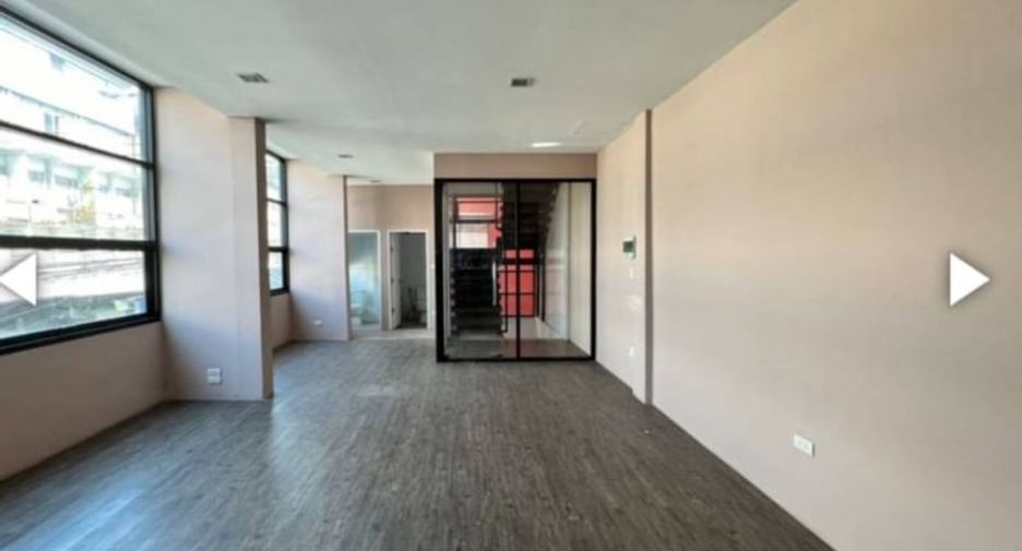 Wohnung zur Miete mit Studio in Pom Prap Sattru Phai, Bangkok