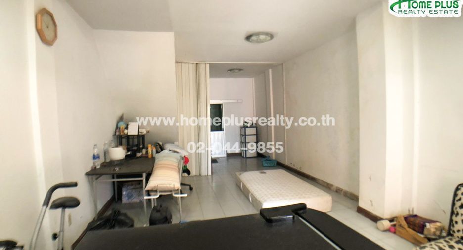 For sale 4 bedrooms townhouse in Min Buri, Bangkok
