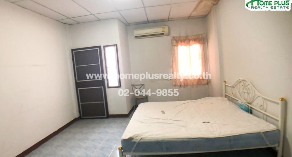 For sale 4 bedrooms townhouse in Min Buri, Bangkok
