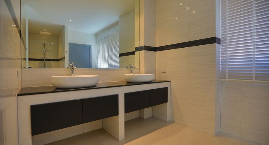 For rent and for sale 9 bed house in Bang Lamung, Chonburi