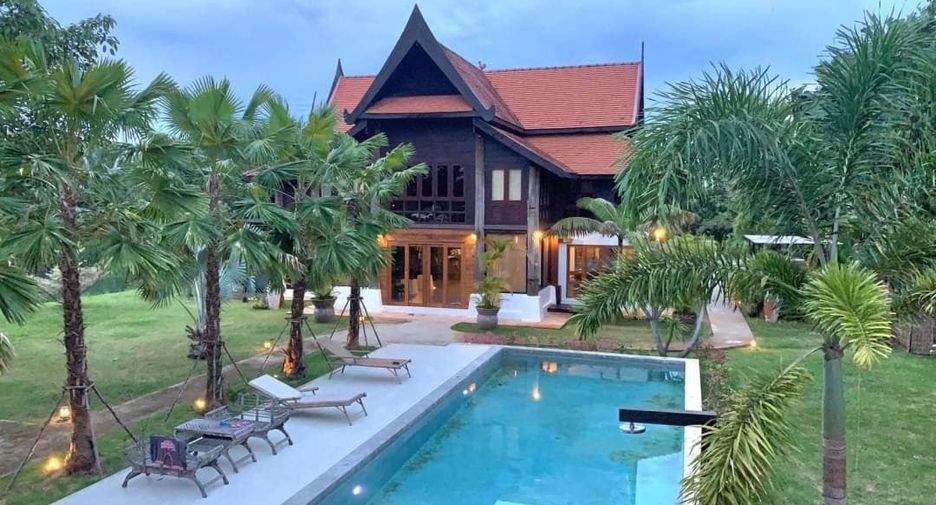 For rent 5 bed villa in Saraphi, Chiang Mai