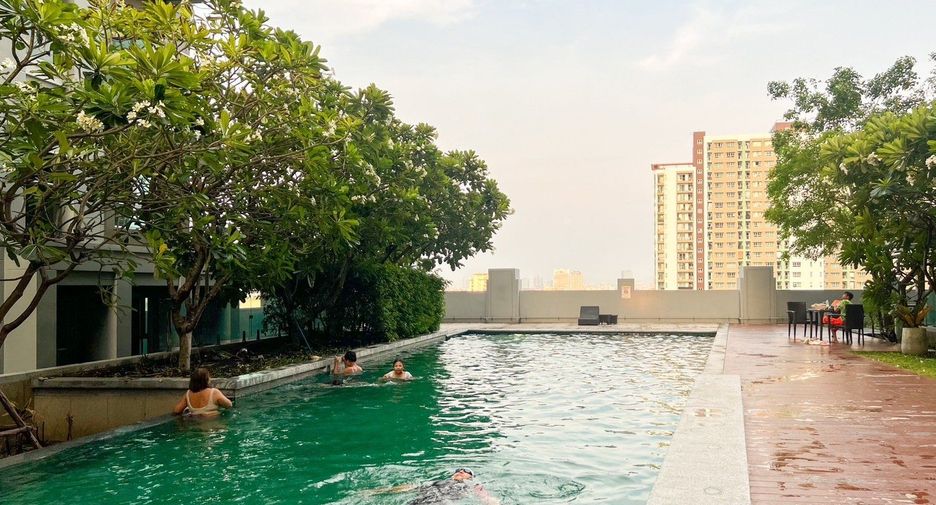 For sale 1 bed condo in Huai Khwang, Bangkok