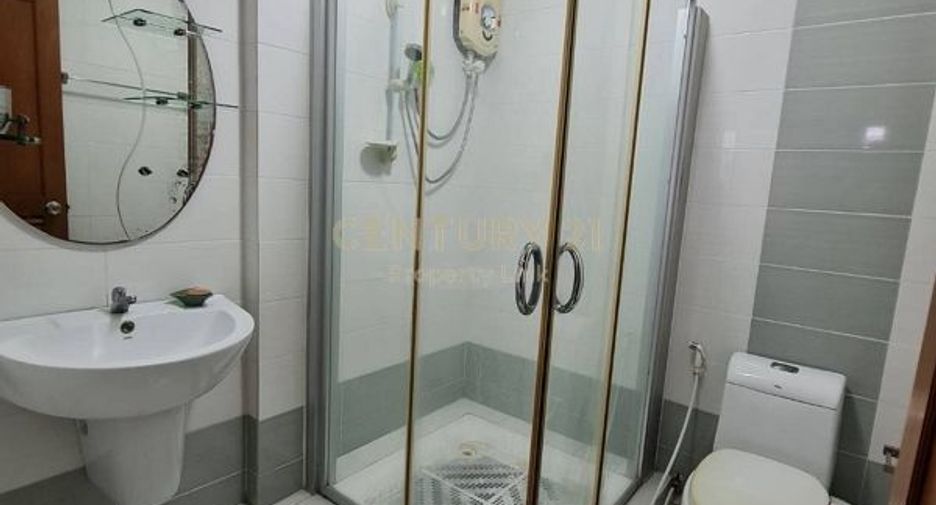 For sale 3 bedrooms townhouse in Huai Khwang, Bangkok