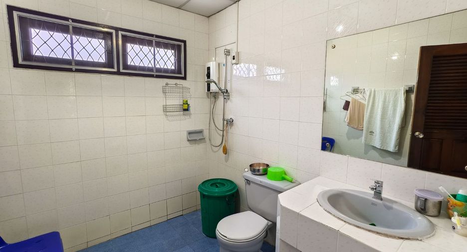 For sale 4 bedrooms house in Mueang Nonthaburi, Nonthaburi
