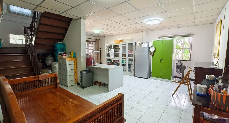 For sale 4 bedrooms house in Mueang Nonthaburi, Nonthaburi