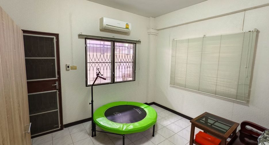 For sale 4 bedrooms house in Mueang Nonthaburi, Nonthaburi