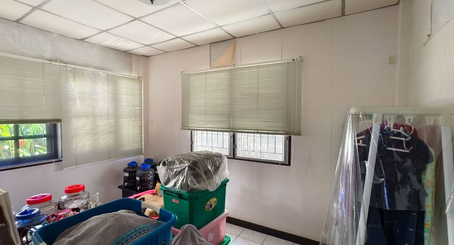 For sale 4 bedrooms house in Mueang Nonthaburi, Nonthaburi