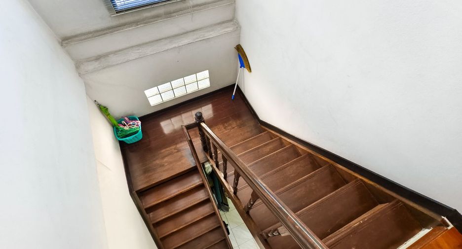 For sale 4 bedrooms house in Mueang Nonthaburi, Nonthaburi