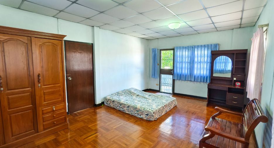 For sale 4 bedrooms house in Mueang Nonthaburi, Nonthaburi