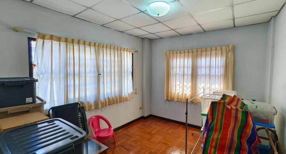 For sale 4 bedrooms house in Mueang Nonthaburi, Nonthaburi
