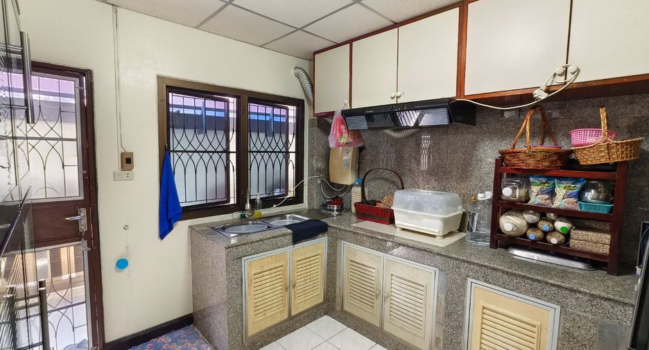 For sale 4 bedrooms house in Mueang Nonthaburi, Nonthaburi