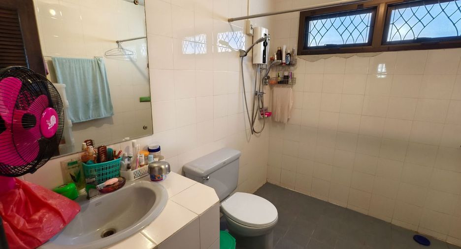 For sale 4 bedrooms house in Mueang Nonthaburi, Nonthaburi
