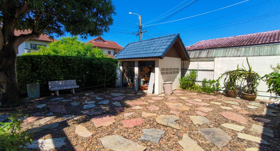 For sale 4 bedrooms house in Mueang Nonthaburi, Nonthaburi