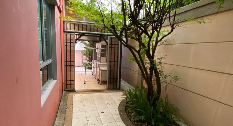 For sale 3 bedrooms house in Phasi Charoen, Bangkok