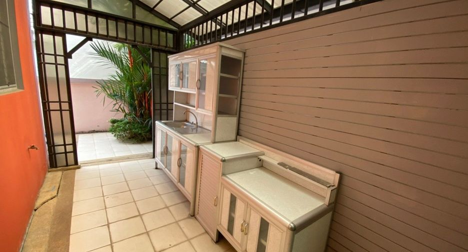 For sale 3 bedrooms house in Phasi Charoen, Bangkok