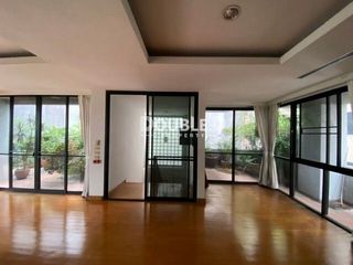 For sale 4 bed office in Phra Khanong, Bangkok