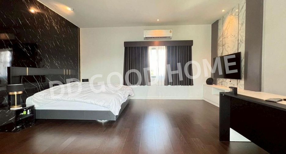 For sale 5 bedrooms house in Pak Kret, Nonthaburi