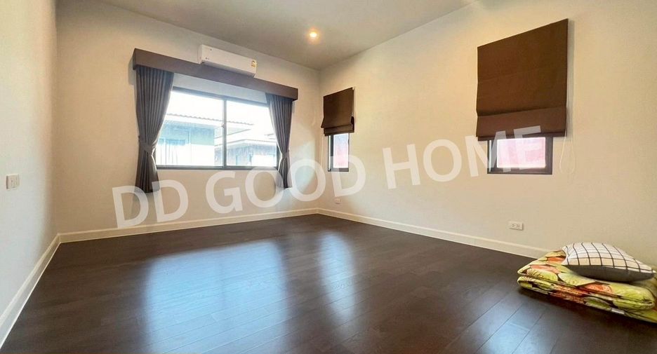 For sale 5 bedrooms house in Pak Kret, Nonthaburi