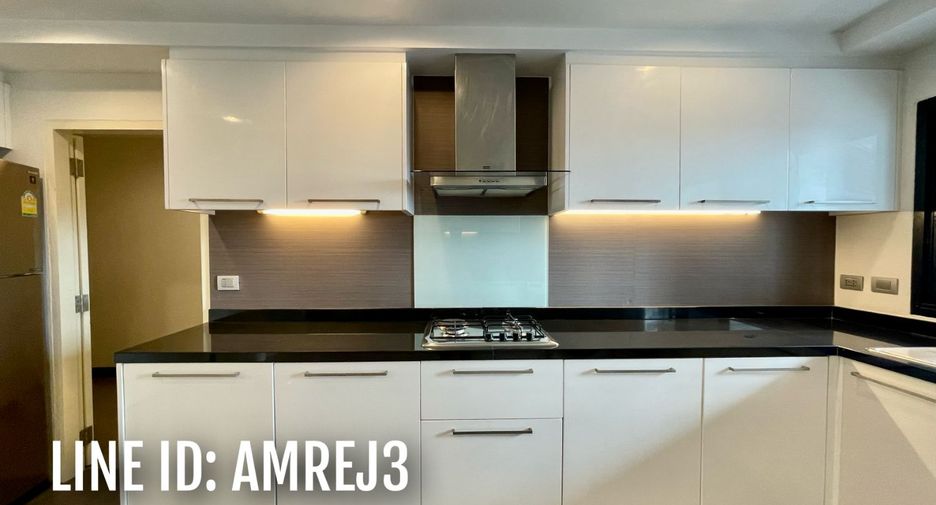 For rent 3 bedrooms apartment in Watthana, Bangkok