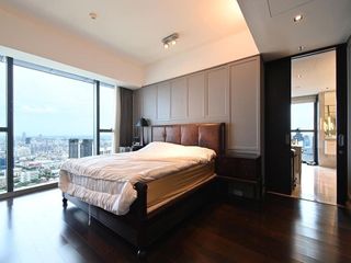 For rent 4 bedrooms condo in Sathon, Bangkok