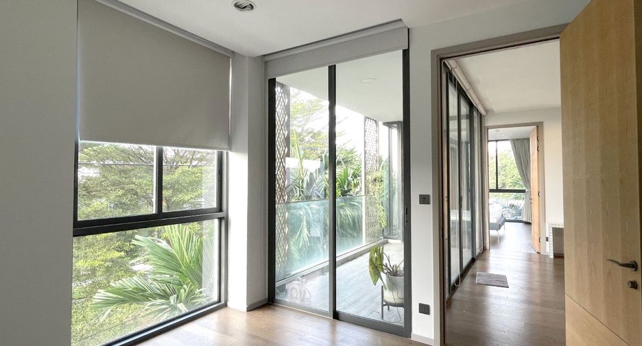 For rent 2 bedrooms condo in Sathon, Bangkok