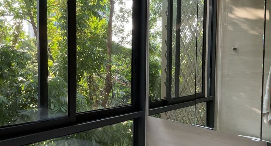 For rent 2 bedrooms condo in Sathon, Bangkok