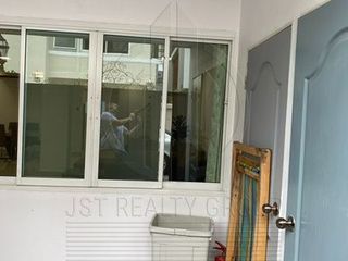 Reihenhaus zur Miete mit 3 Zimmer in Khlong Toei, Bangkok