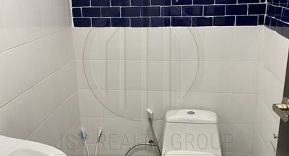 For rent 3 bedrooms townhouse in Khlong Toei, Bangkok