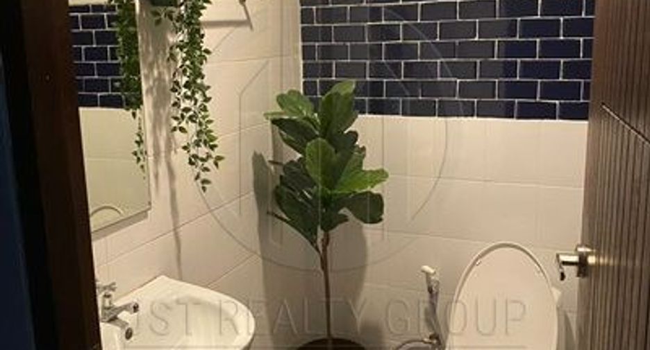 For rent 3 bedrooms townhouse in Khlong Toei, Bangkok