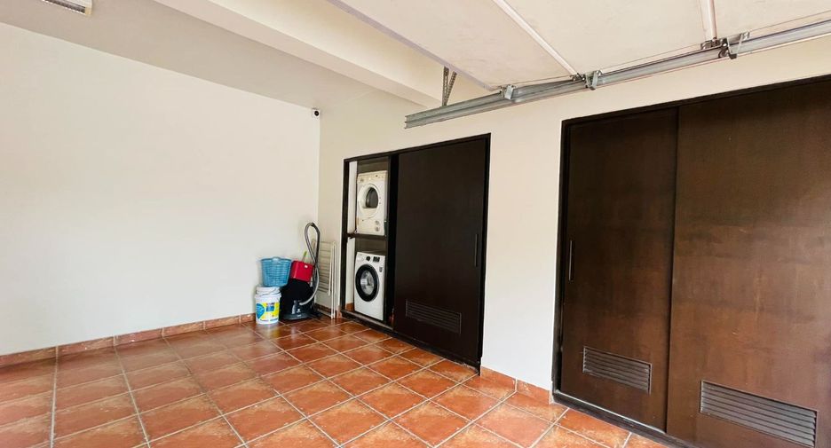 For rent and for sale 4 bedrooms villa in Bang Lamung, Chonburi