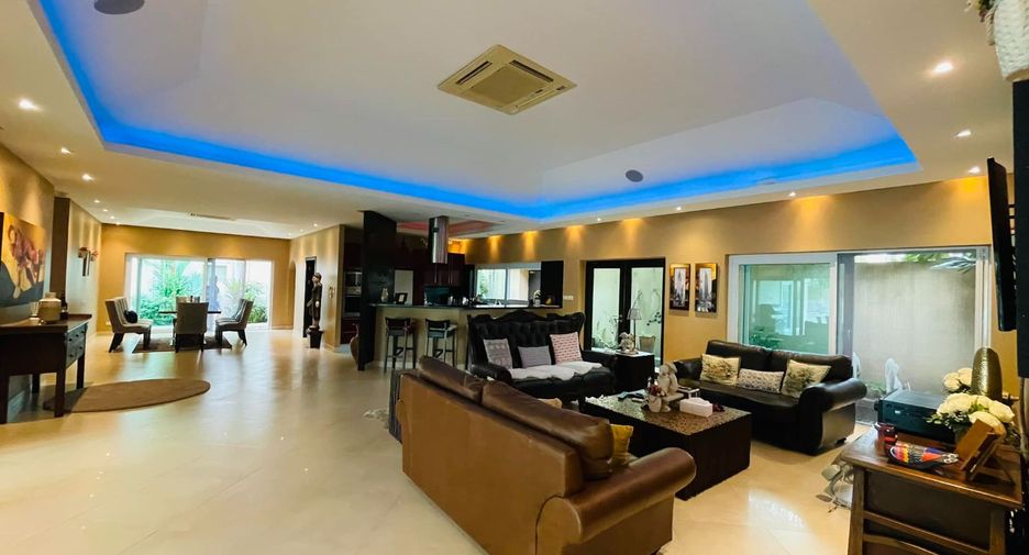 For rent and for sale 4 bedrooms villa in Bang Lamung, Chonburi