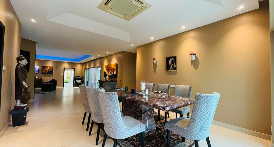 For rent and for sale 4 bedrooms villa in Bang Lamung, Chonburi