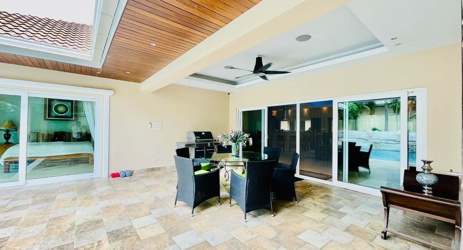 For rent and for sale 4 bedrooms villa in Bang Lamung, Chonburi