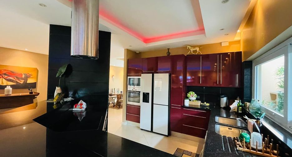 For rent and for sale 4 bedrooms villa in Bang Lamung, Chonburi