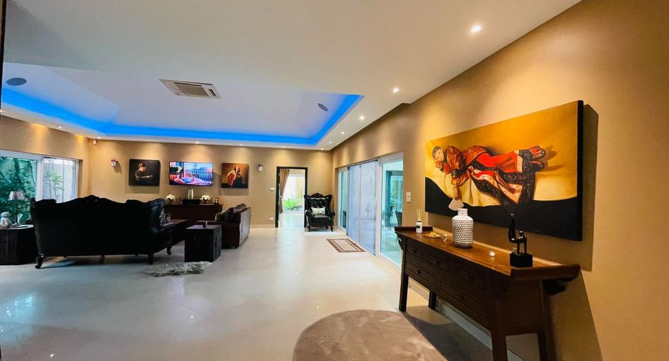 For rent and for sale 4 bedrooms villa in Bang Lamung, Chonburi
