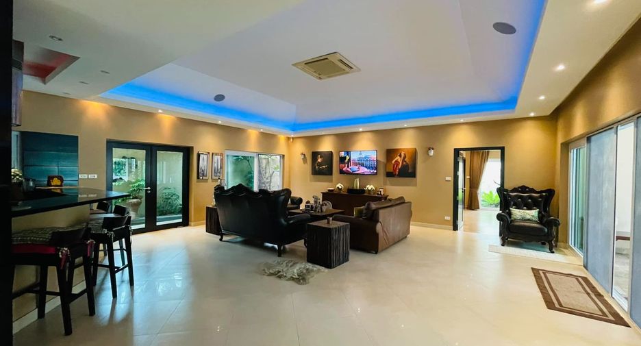 For rent and for sale 4 bedrooms villa in Bang Lamung, Chonburi