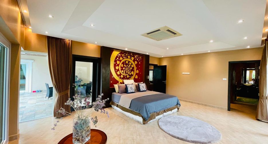 For rent and for sale 4 bedrooms villa in Bang Lamung, Chonburi