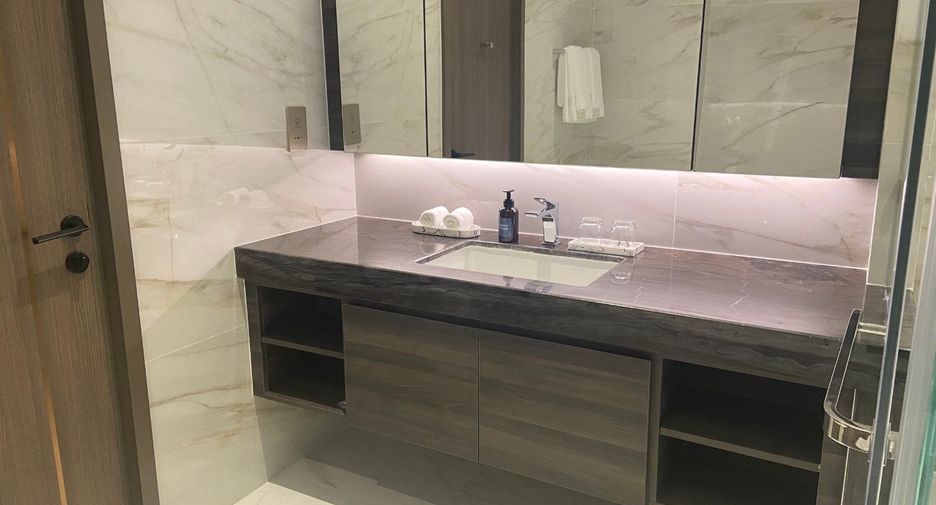 For rent 3 ベッドルーム serviced apartment in Sathon, Bangkok