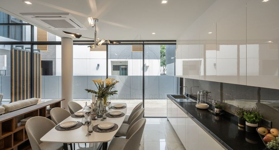 Haus zur Miete mit 4 Zimmer in Yan Nawa, Bangkok