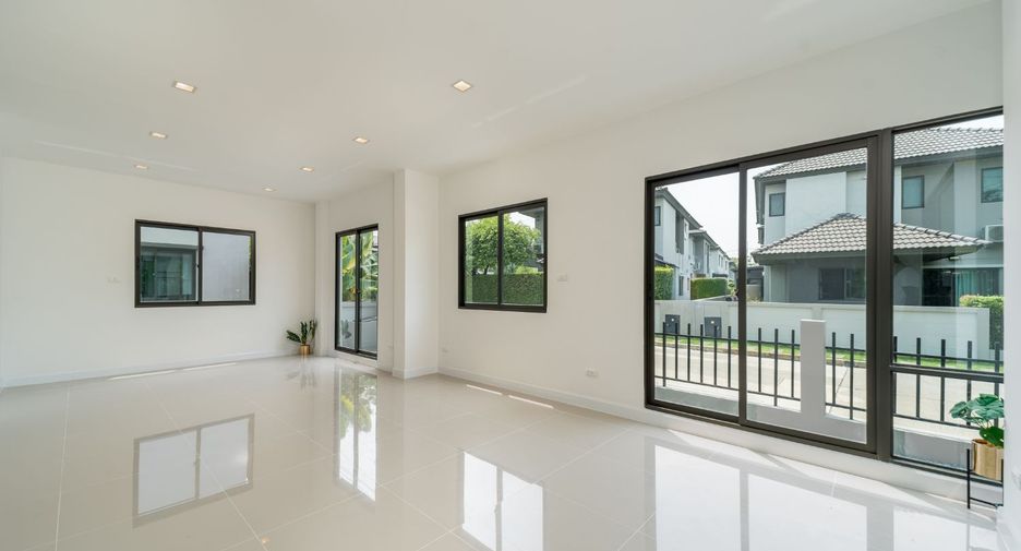 For sale 3 bedrooms house in Mueang Pathum Thani, Pathum Thani