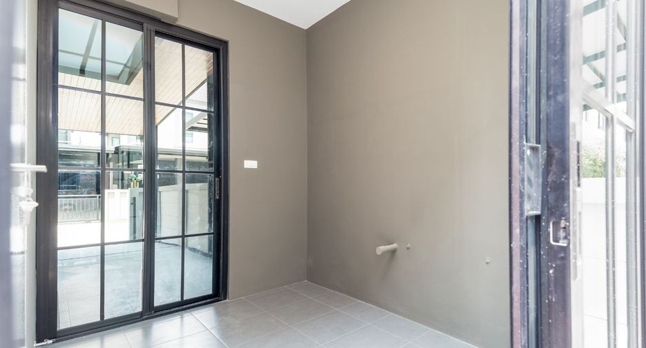 For sale 3 bedrooms house in Mueang Pathum Thani, Pathum Thani