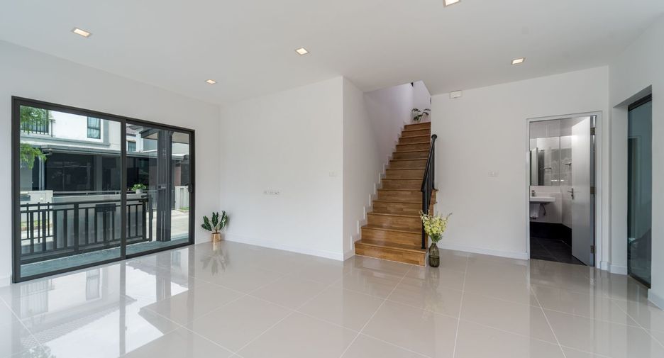 For sale 3 bedrooms house in Mueang Pathum Thani, Pathum Thani