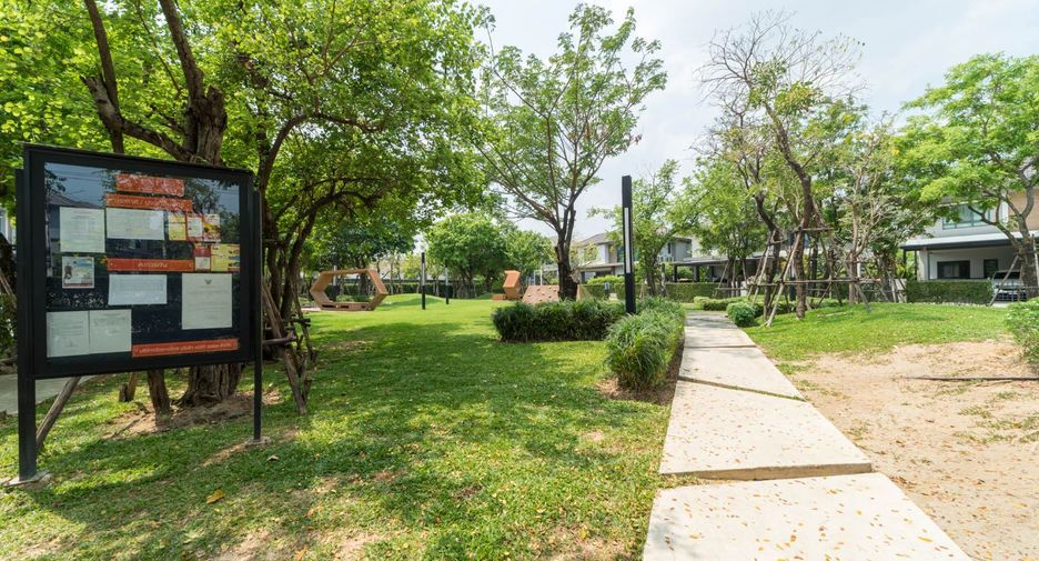 For sale 3 bedrooms house in Mueang Pathum Thani, Pathum Thani